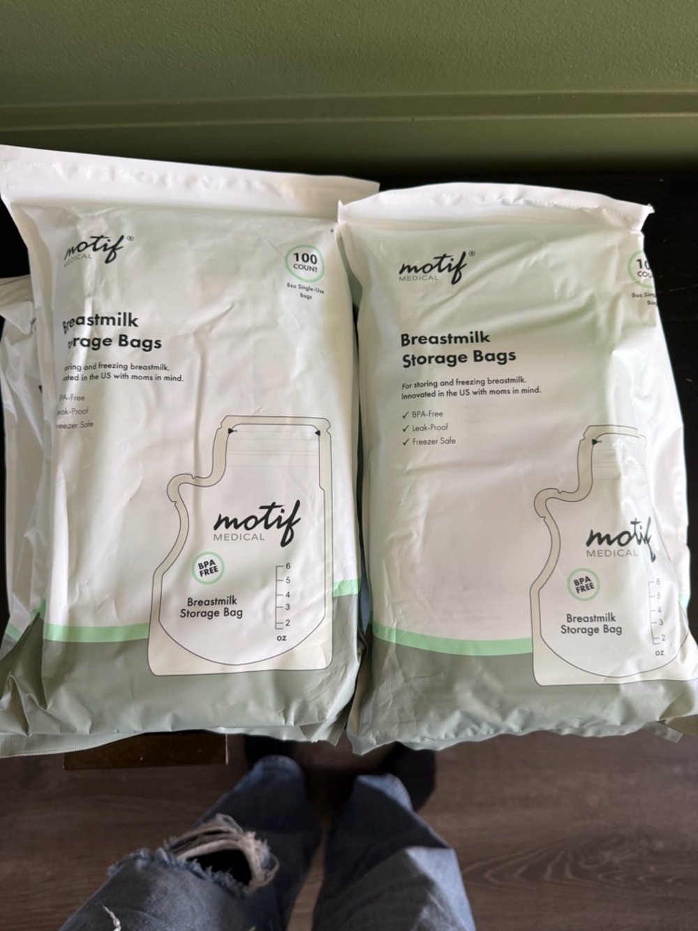 Motif Medical Breastmilk Storage Bags - White & Light Green (4 Packs)